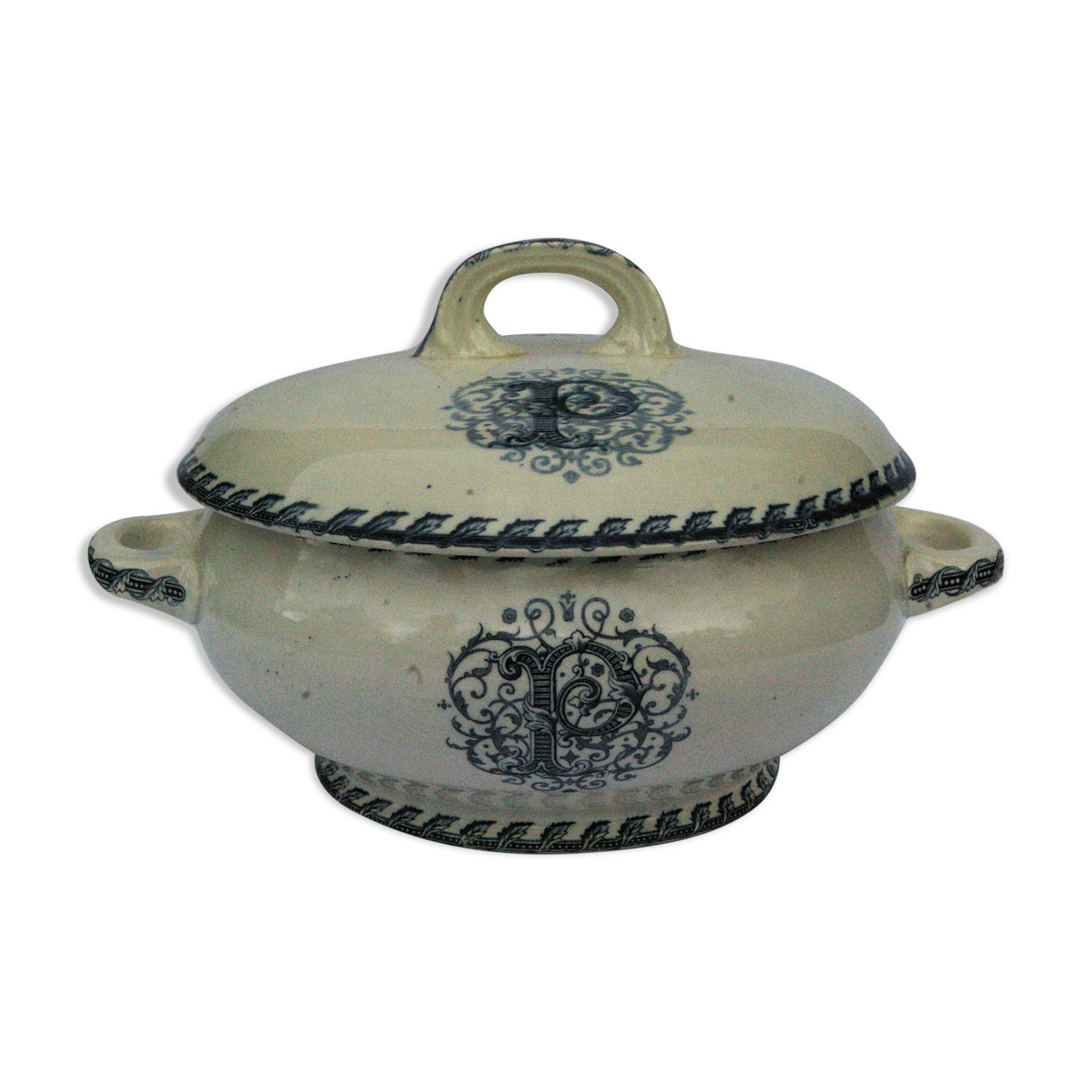Ancienne soupière légumier faïence kg lunéville - monogramme p et décor rinceaux