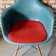 Lot de fauteuils eames vitra avec accoudoirs (6)