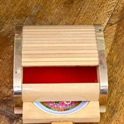 Boîte à cigarettes ou cigarillos à clapet coulissant