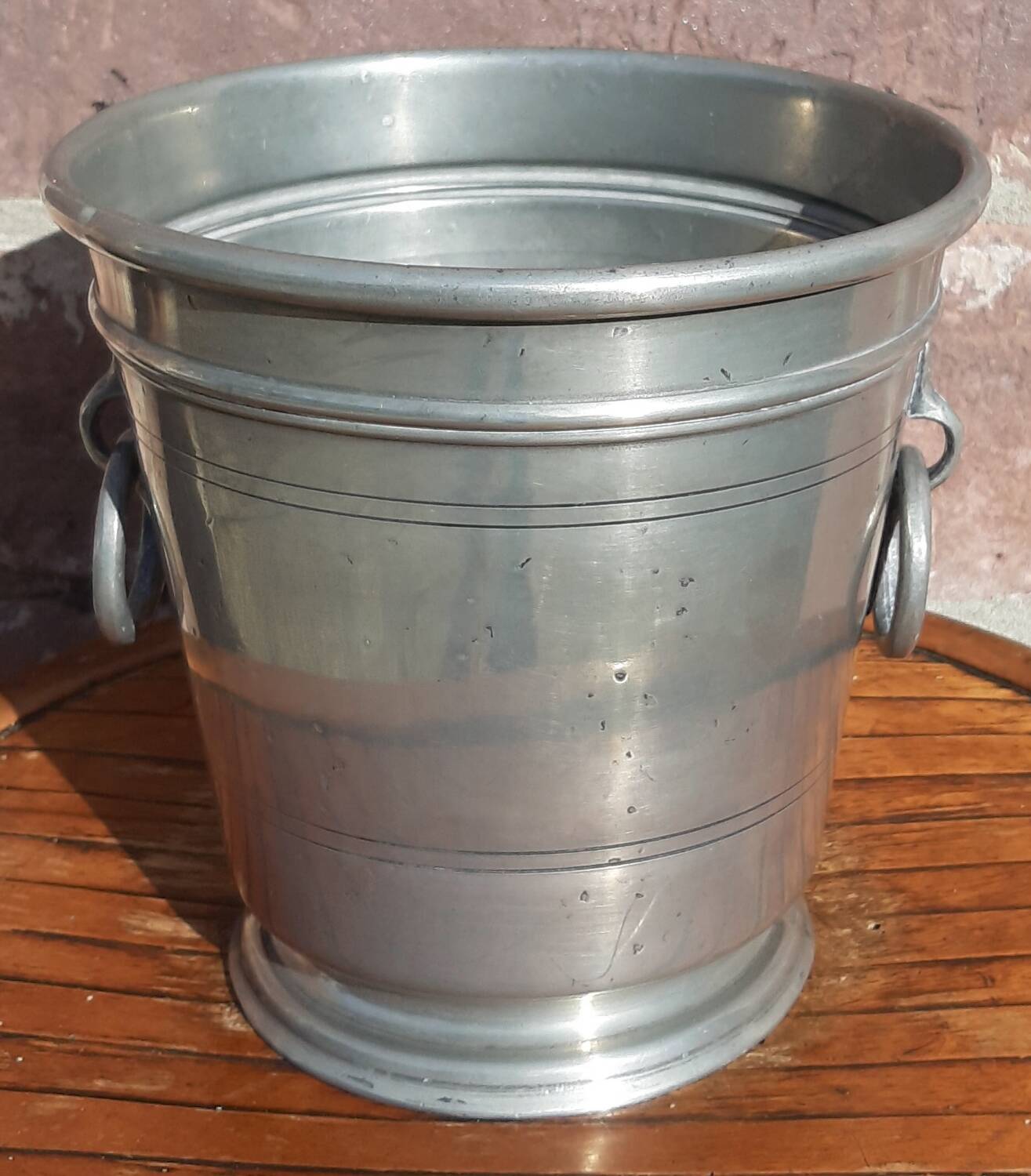 Ice bucket (or champagne bucket)