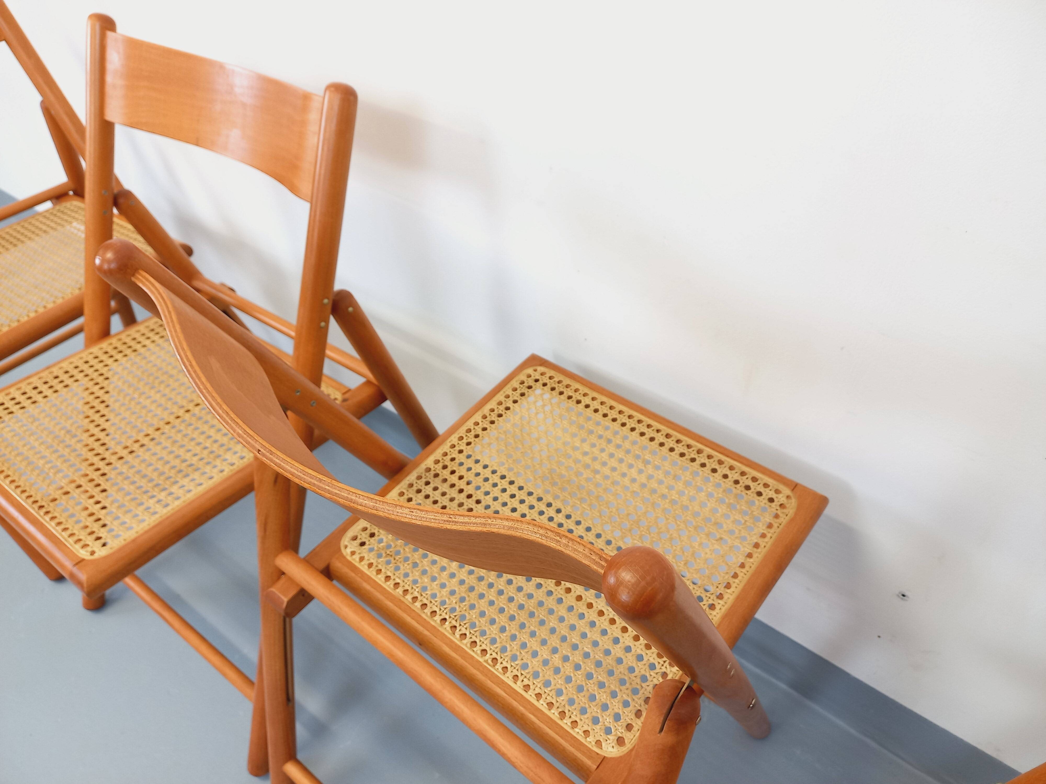 Set of 4 vintage folding chairs from Habitat made of beech wood and caning.