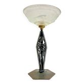 Lampe Art Déco en fer forgé et verre opalescent décor de poissons Ezan, 1930