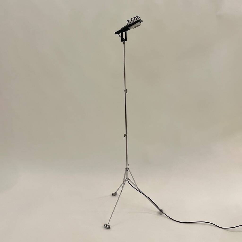 Lampadaire vintage style industriel de Ernesto Gismondi éditée par Artemide en Italie vers 1978