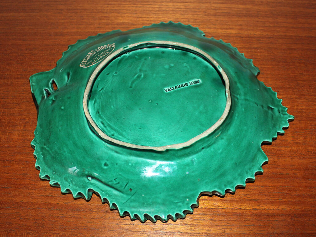 Flat vine leaf in dabbling