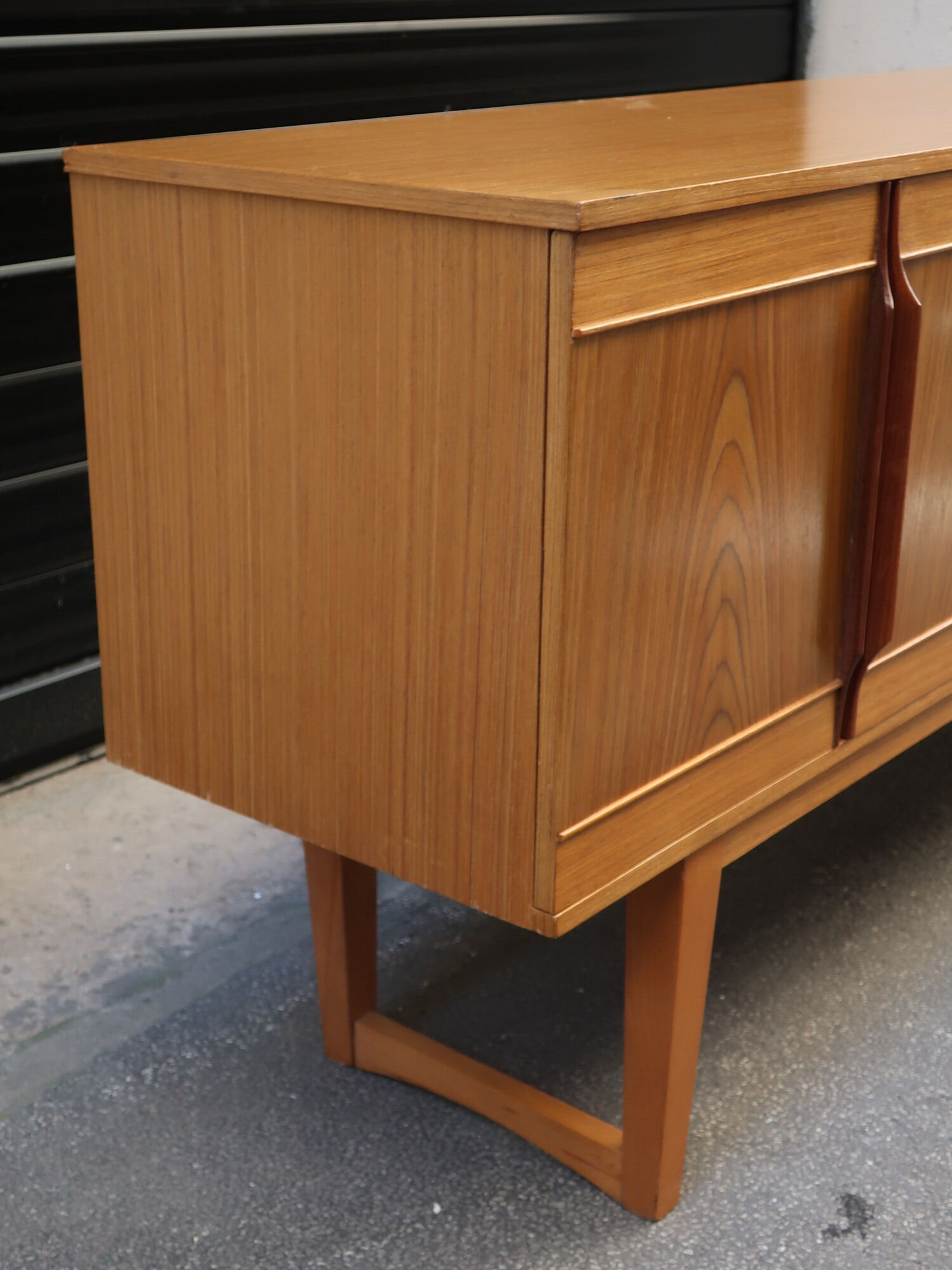 Wooden sideboard of the 70s u-shaped footing