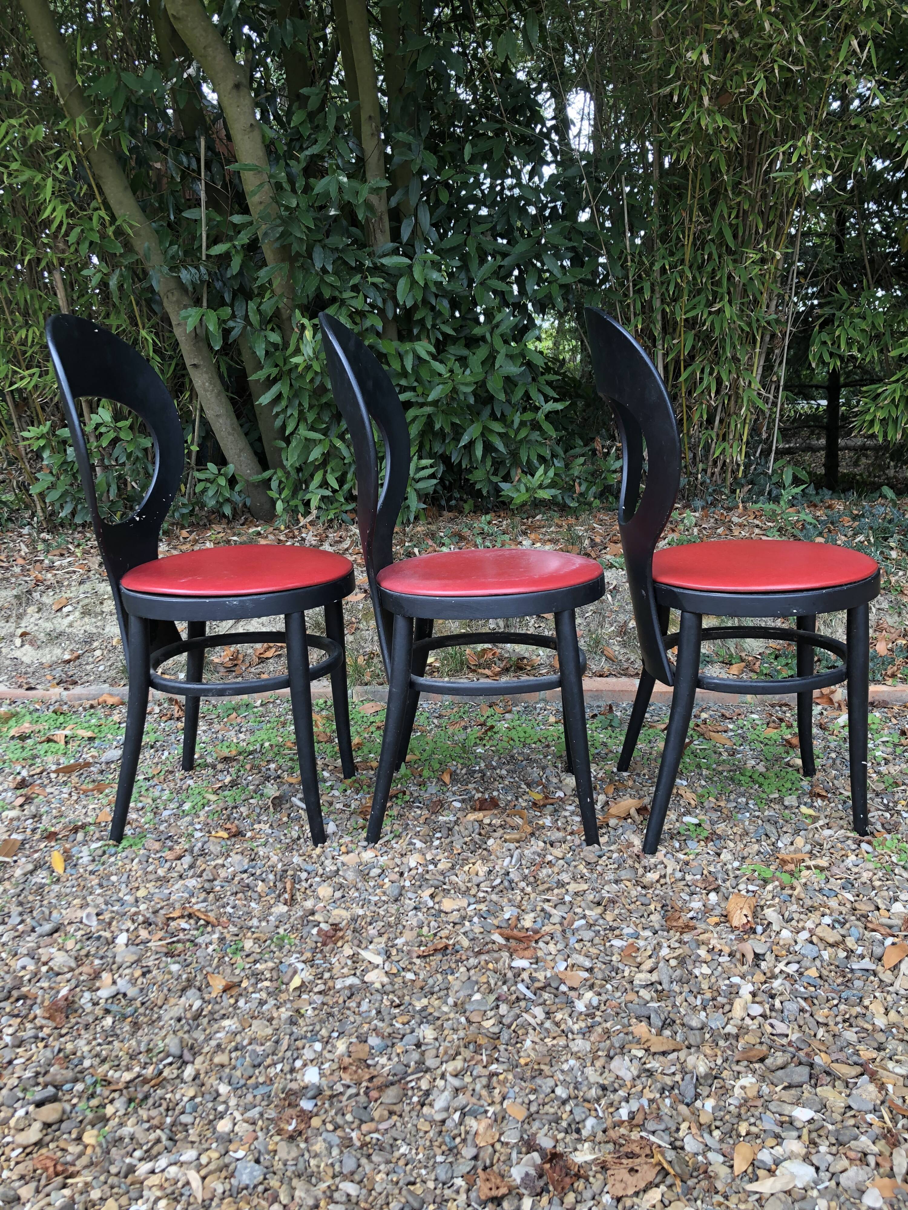 6 vintage Baumann seagull model chairs, black lacquered with red Skai seats.
