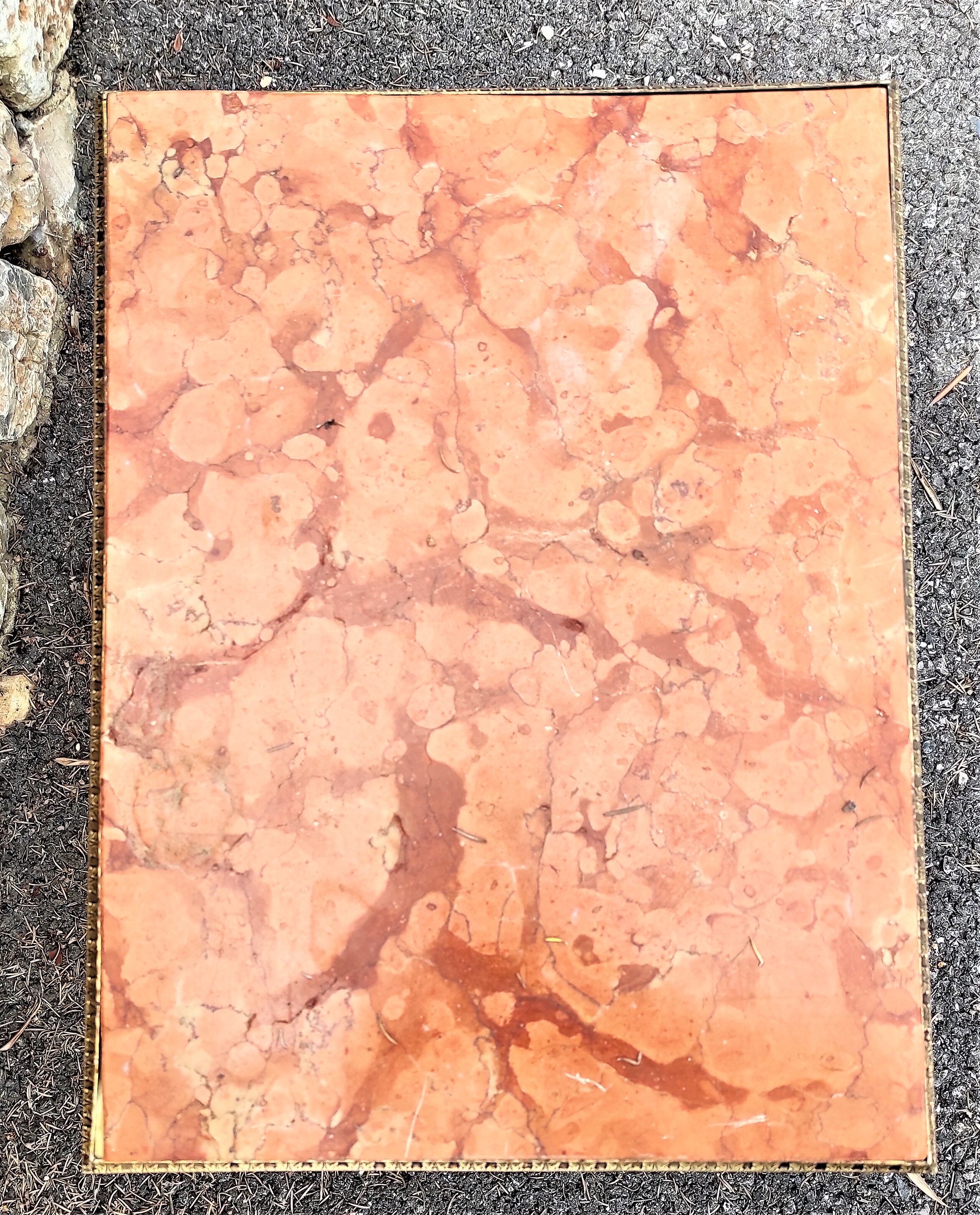 Coffee table with curved legs and pink marble top