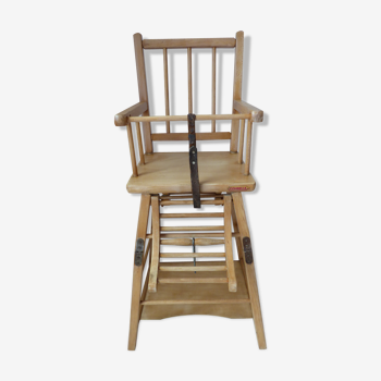 Ancienne chaise haute pour enfant en bois