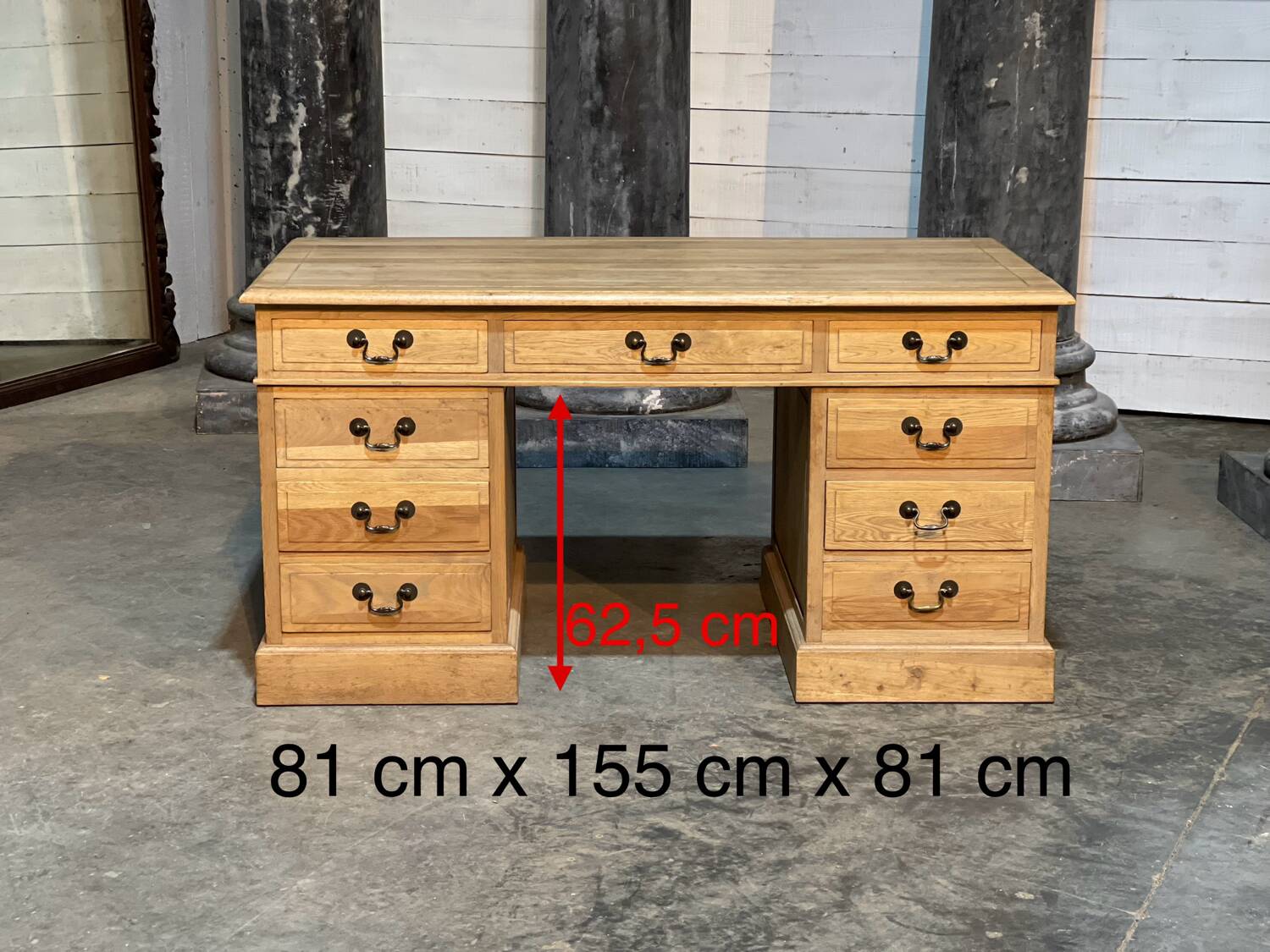 Flat oak desk