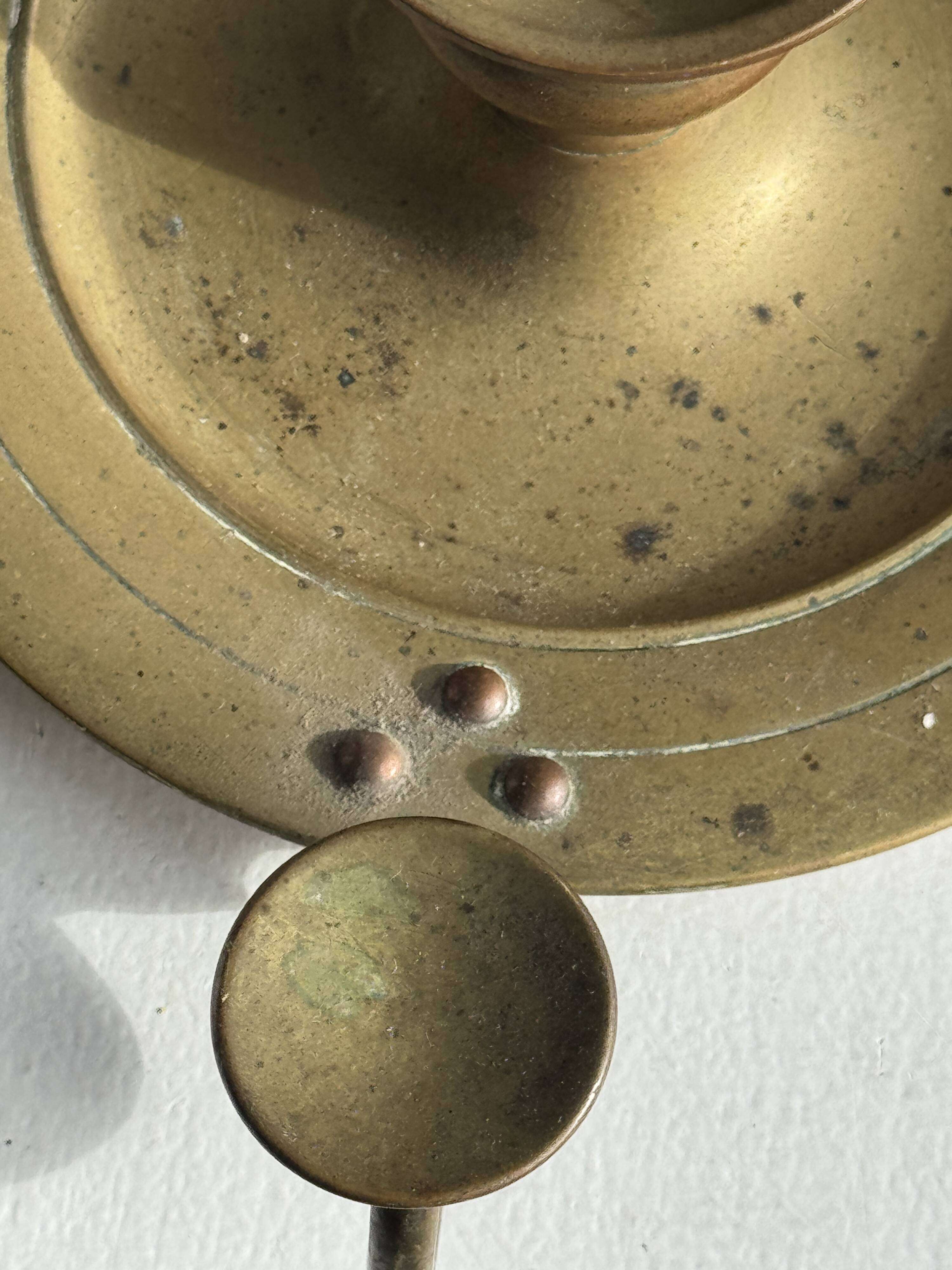 Antique gold hand candlestick with a handle fixed by 3 rivets H8 D13