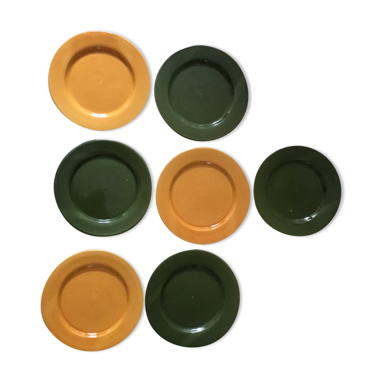 Flat plates in enamelled terracotta