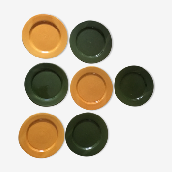 Flat plates in enamelled terracotta