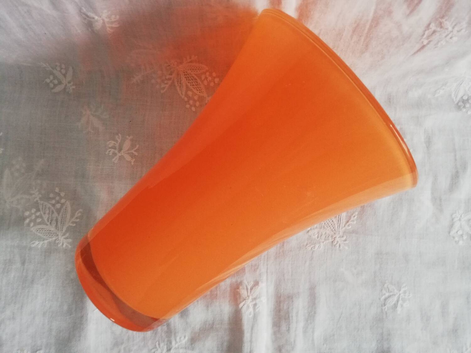 Vase en verre orange années 70