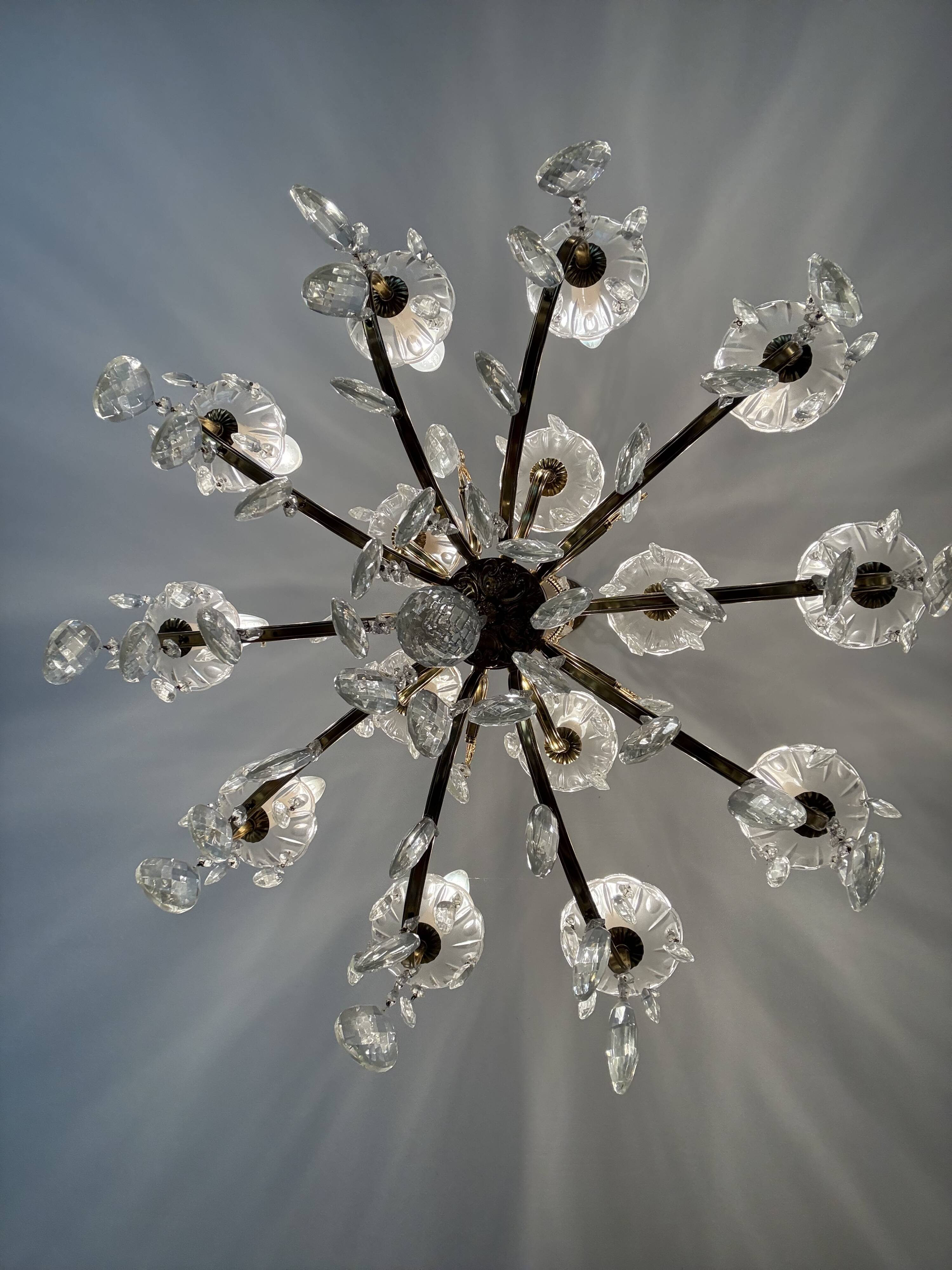Ensemble de réception en laiton massif et cristal – 2 lustres et 2 applique