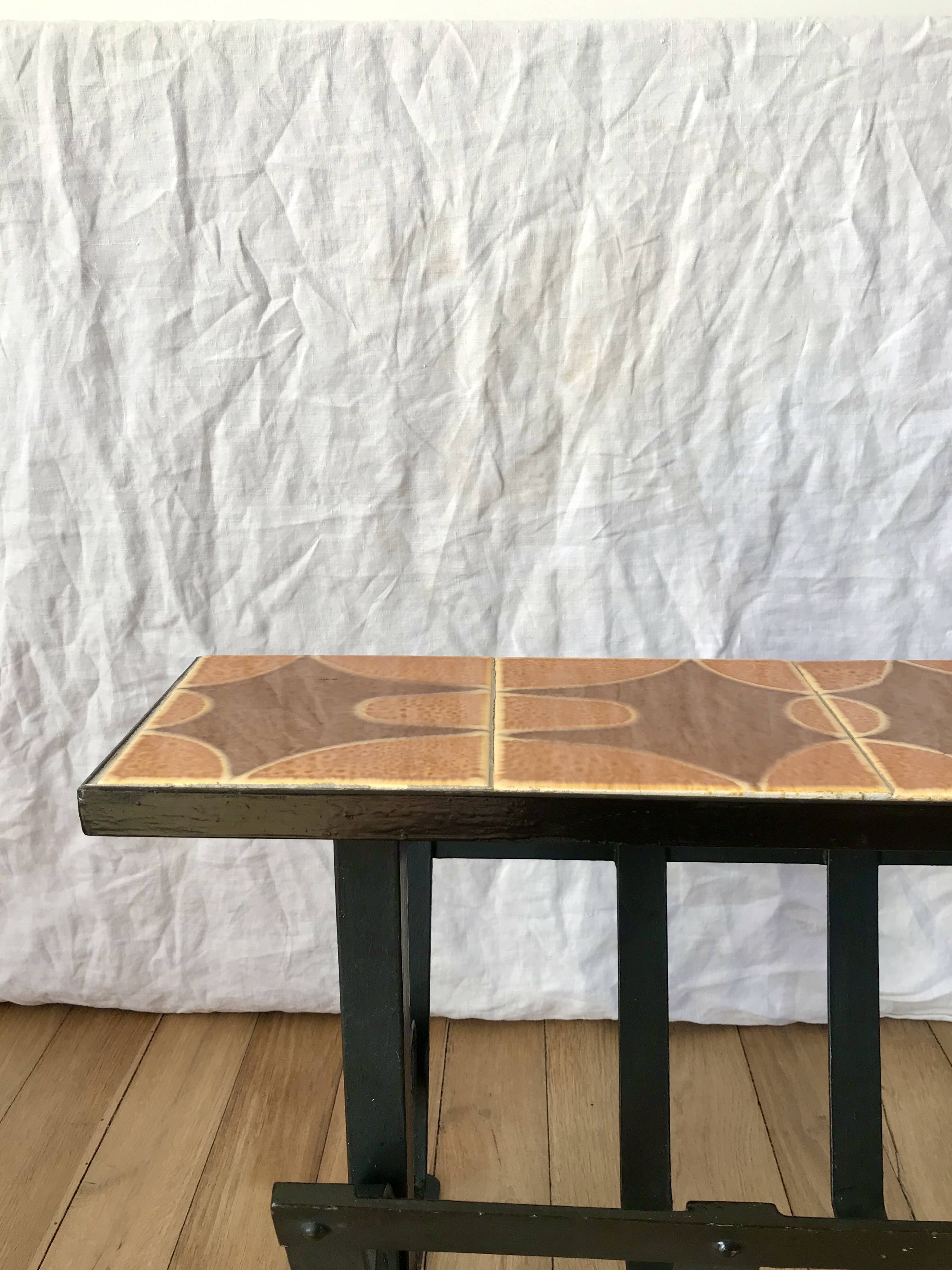 Magazine rack in ceramic and black, orange and brown iron from the 70s