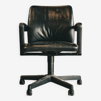 Fauteuil de bureau en cuir noir Martin Stoll.