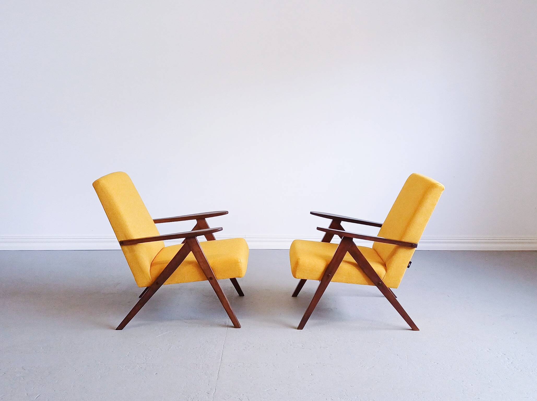 Mid Century Easy Chair Model B 310 Var in Yellow Tweed