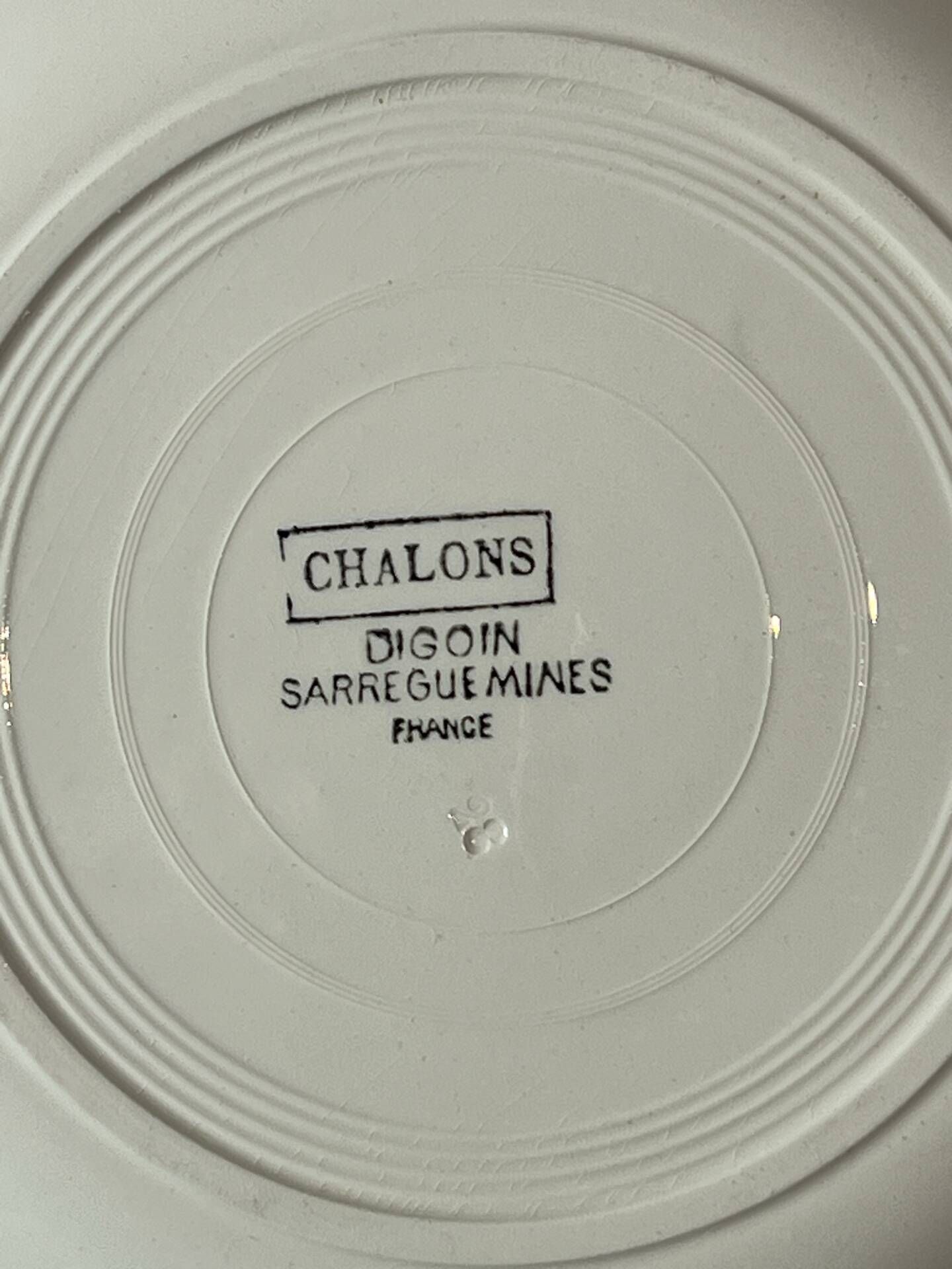 Set of 6 Chalons plates Digoin Sarreguemines with painted floral decoration.
