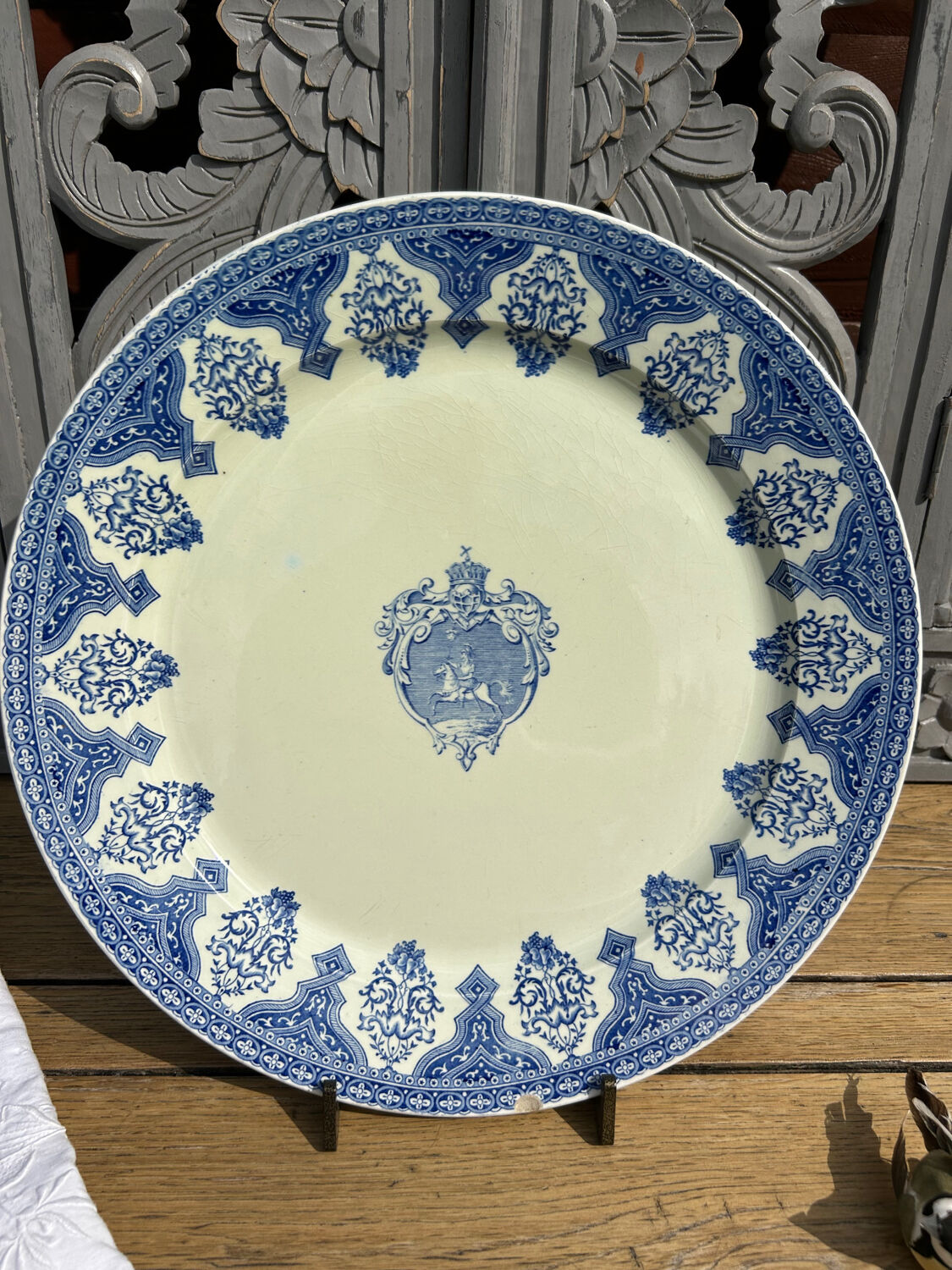 Large round dish Coat of arms Gien