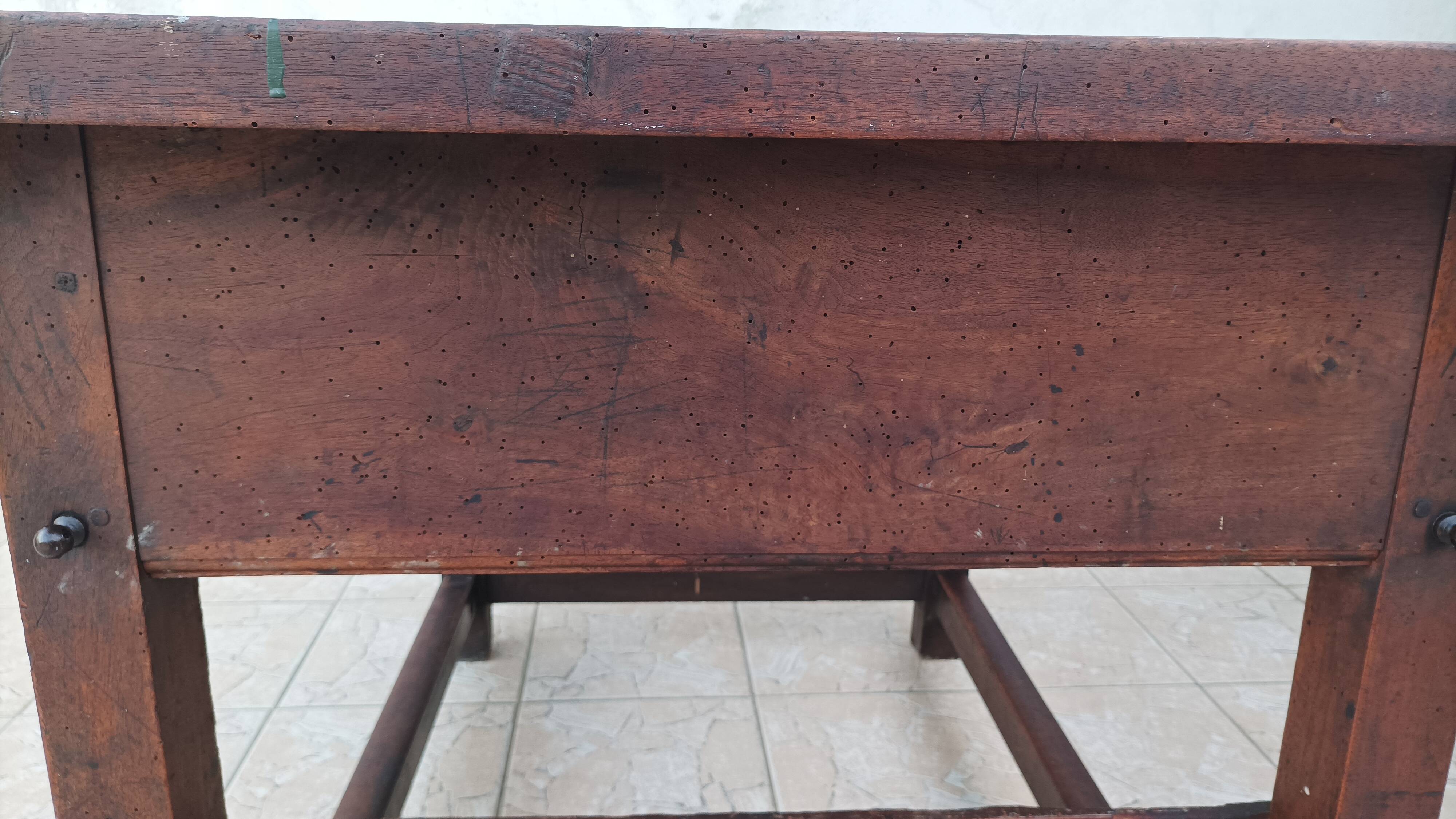 Old central island established trade furniture