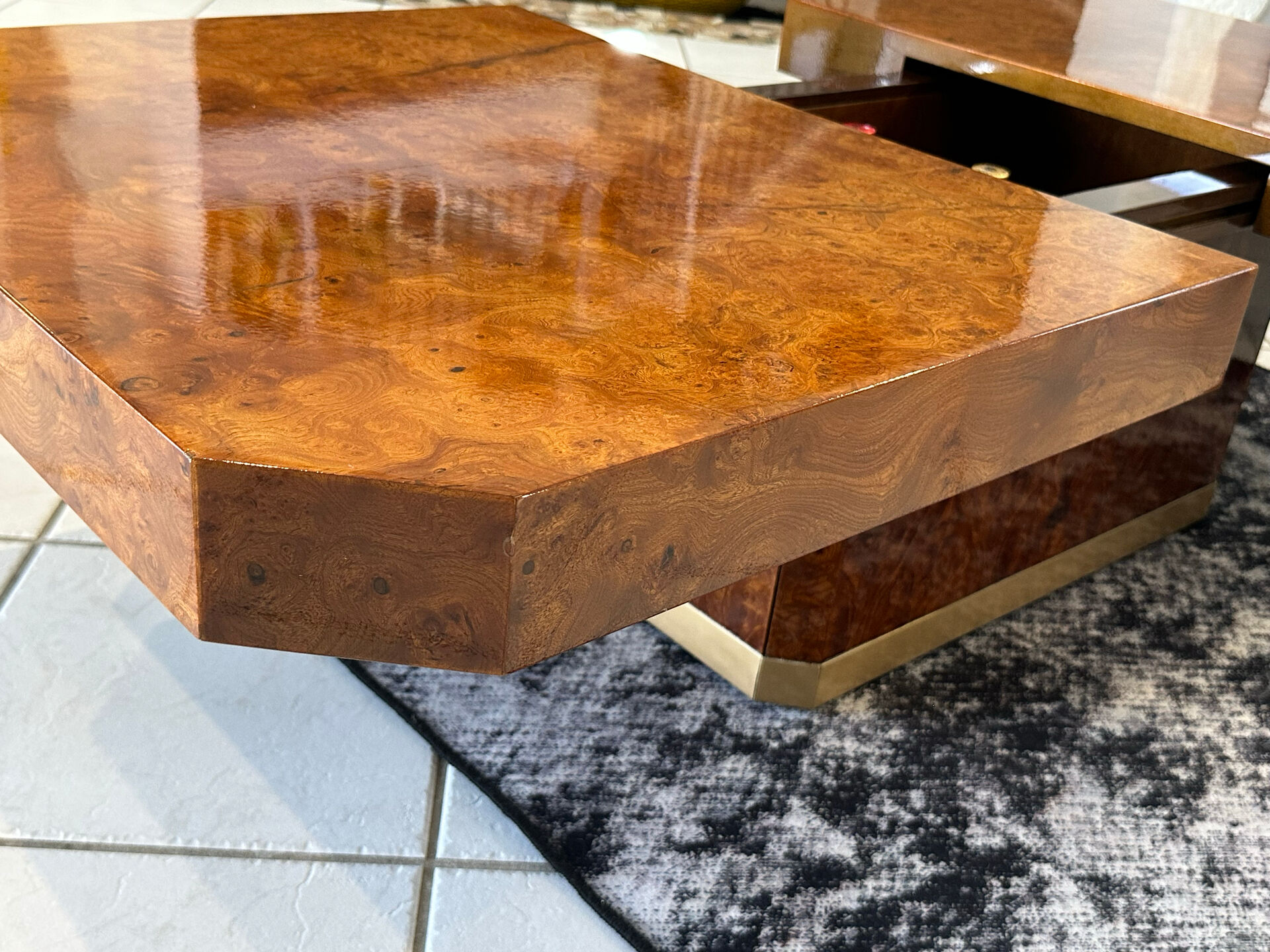 Table basse bar  en Loupe d’orme maison  Lancel vintage 1970