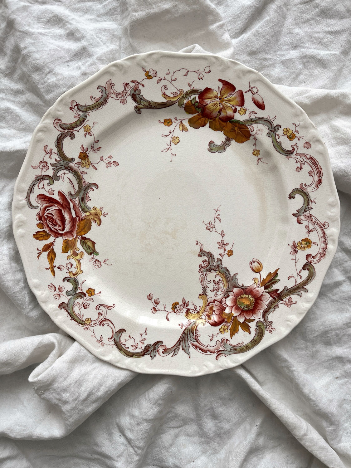 8 polychrome ironstone dinner plates "Wentworth" by Emile Bourgeois