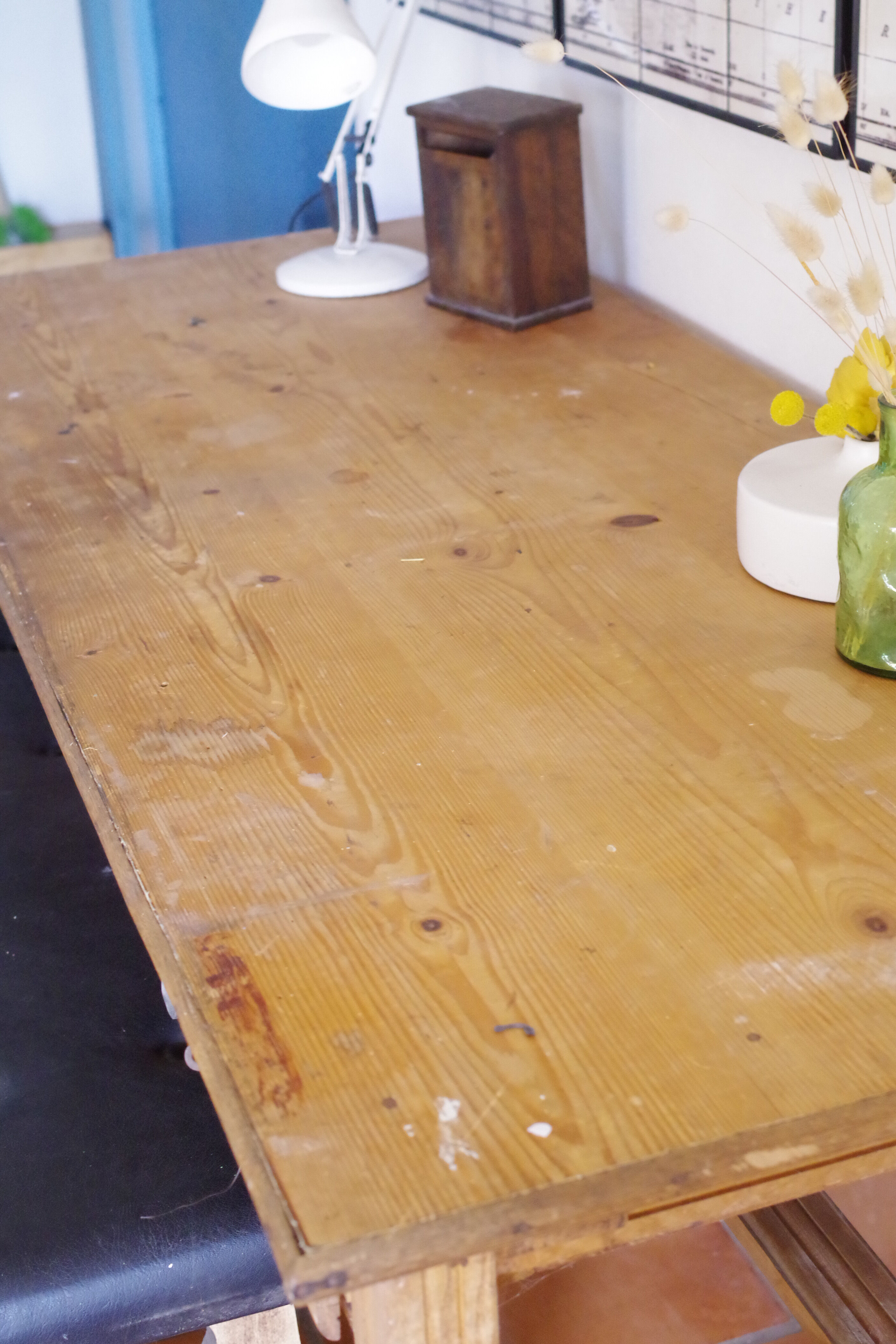 Trade Table - Post desk