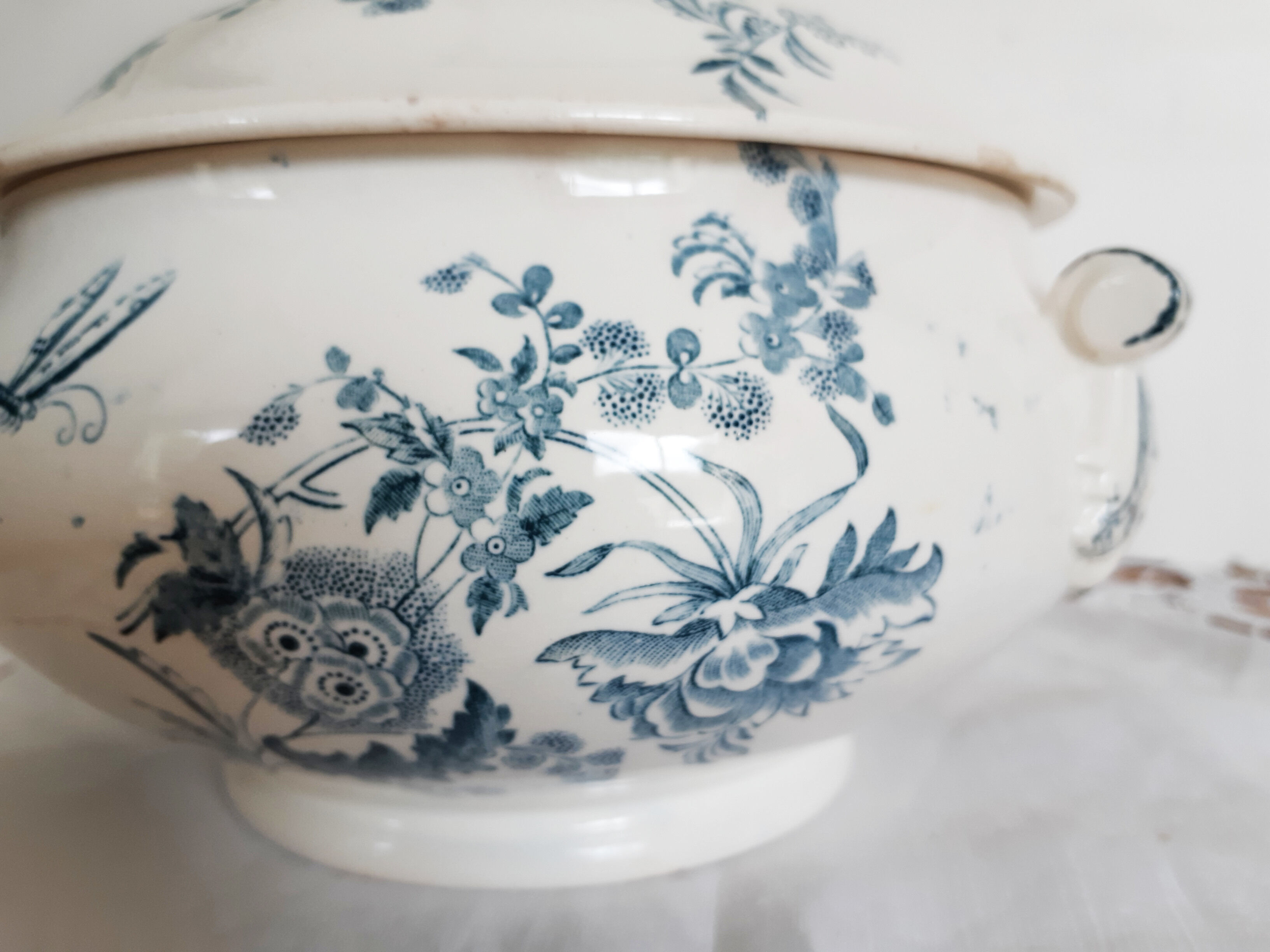 Soupière antique en faïence de Longwy , modèle Ycho  , terre de fer