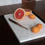 Presentation tray in recycled shells