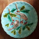 Assiette en barbotine à décor d'oiseaux