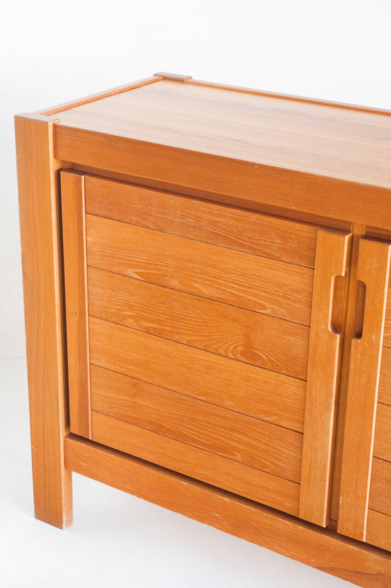 Vintage sideboard in elm wood. Edition by Simat. France 1970s.