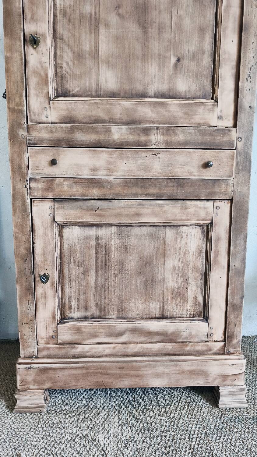 Wardrobe / standing man