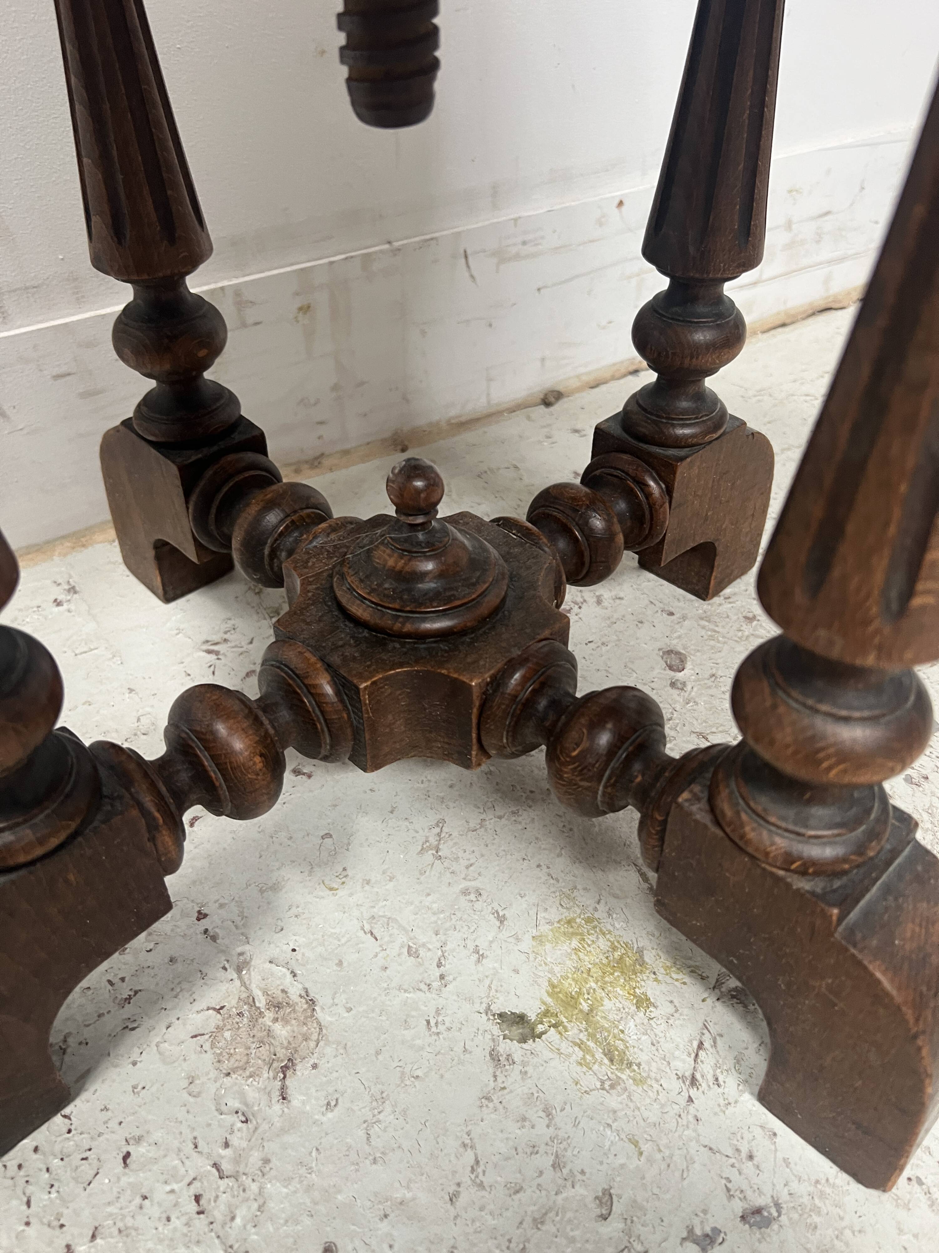 Napoleon III style piano stool in solid walnut, 20th century.
