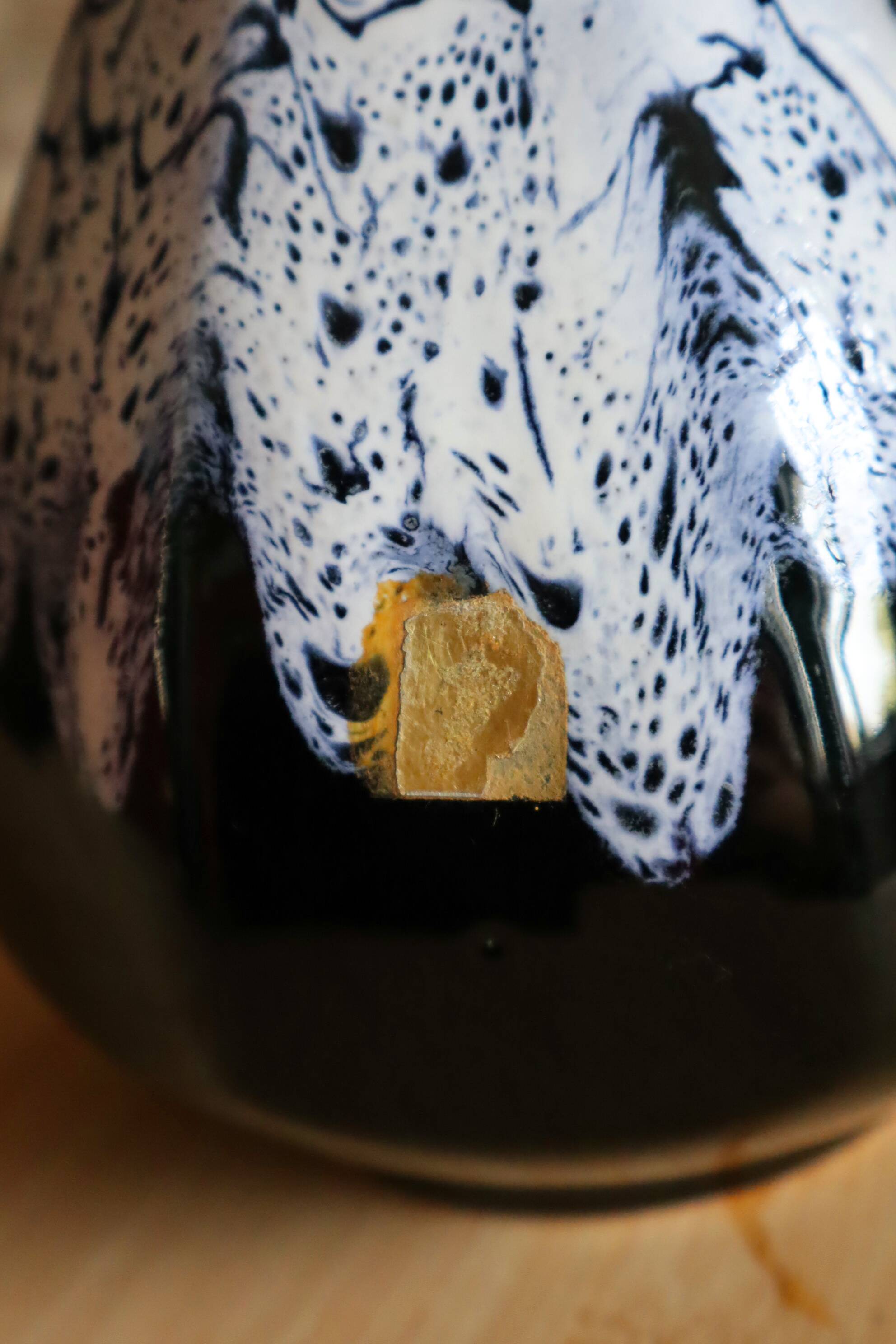 Flame-patterned ceramic pitcher – Vallauris style / Alpho