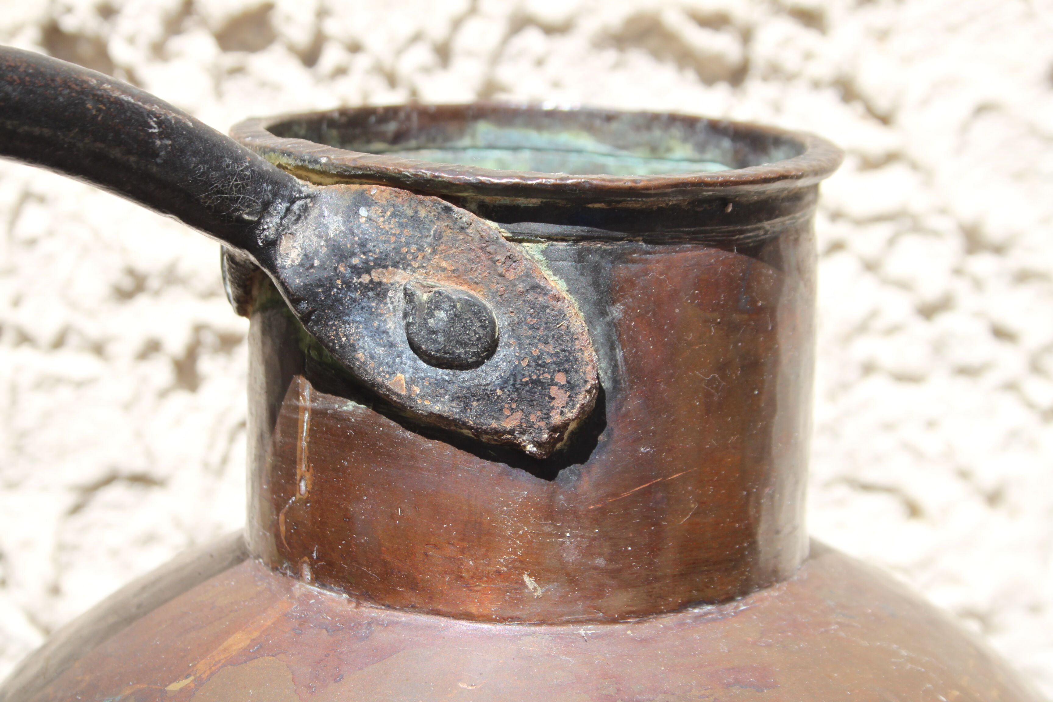 Ancient jar with oriental waters, end of 19th