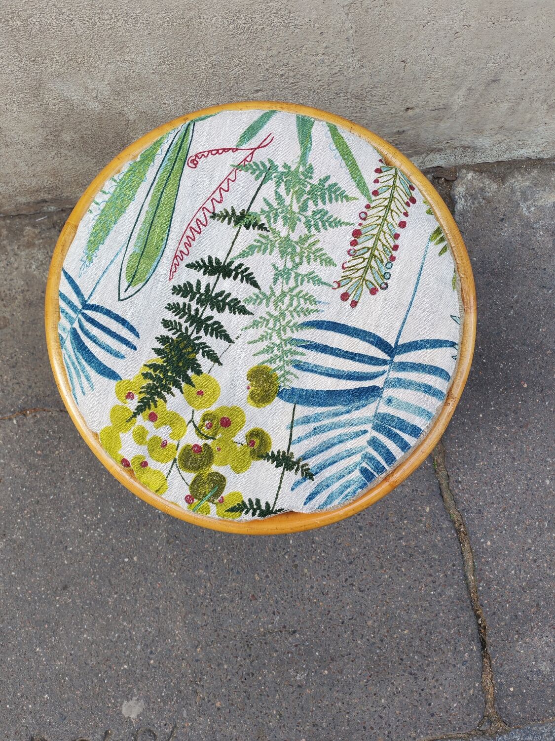 Vintage bamboo pouf