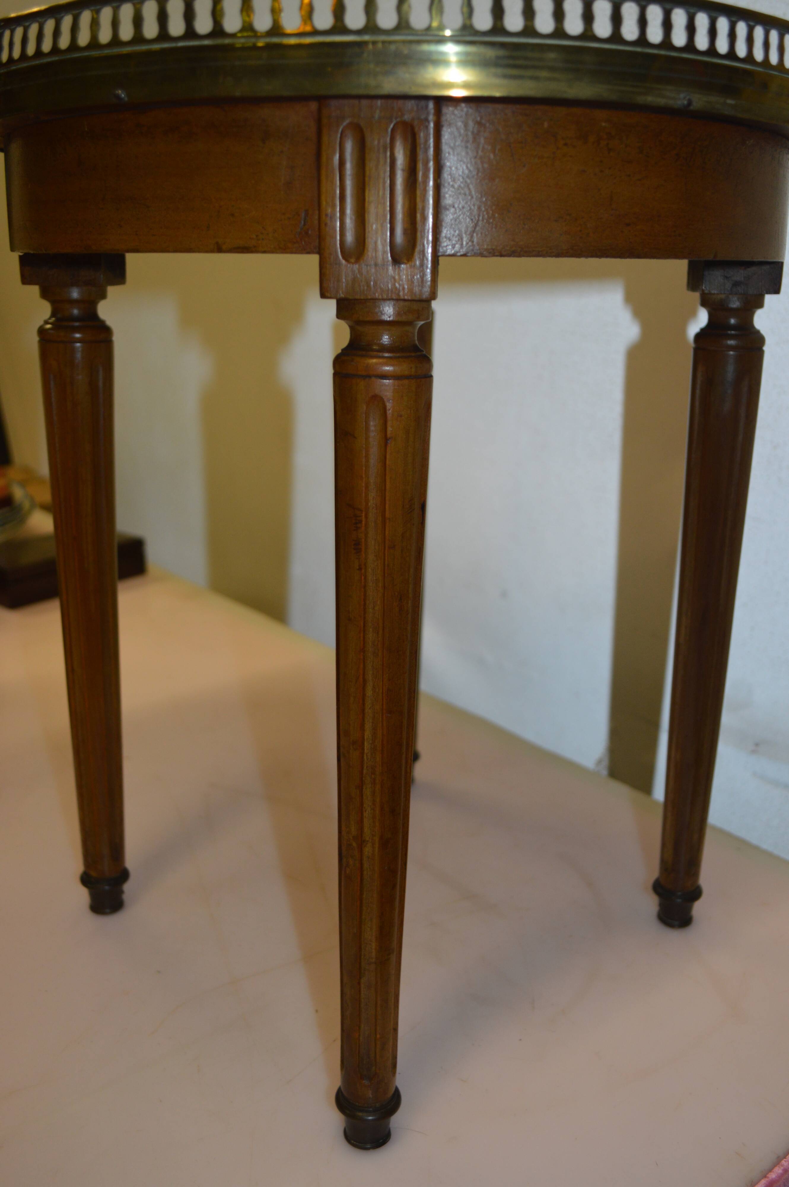 Side table in mahogany and marble top