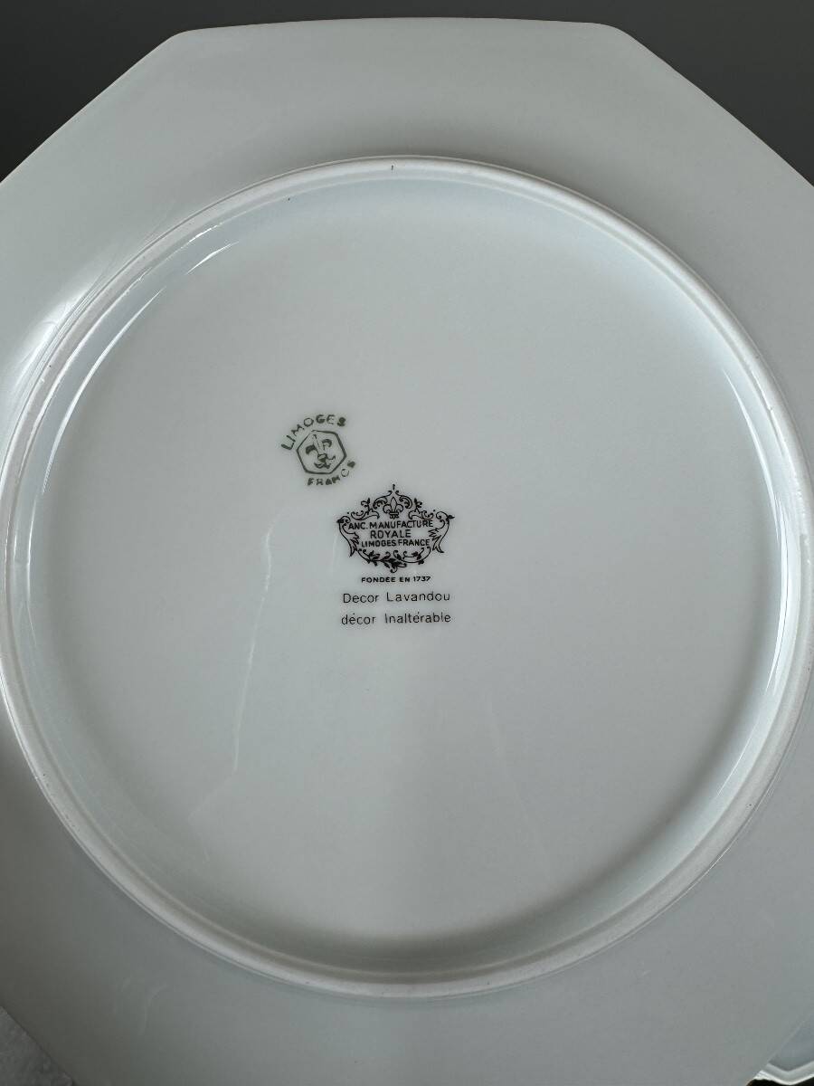 Important Limoges porcelain table service, 71 pieces, 20th century.