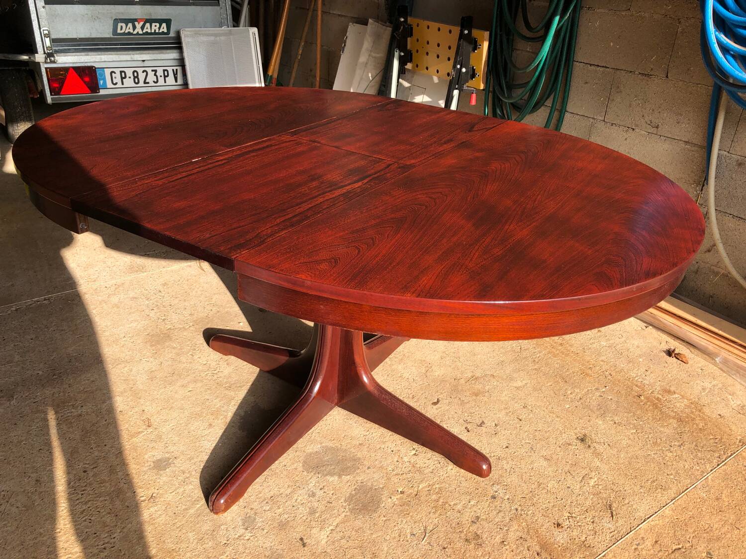 Baumann extendable round dining table and 4 gondola chairs