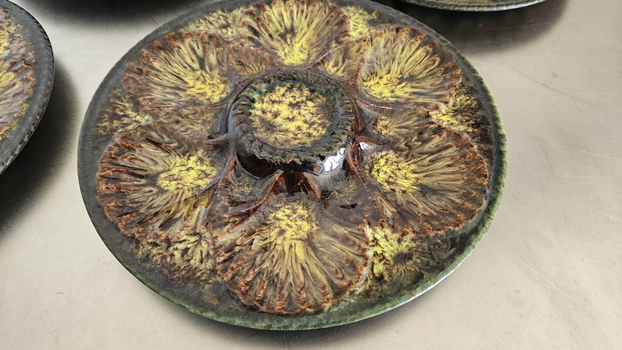 7 assiettes à huitres, vintage Vallauris Marius Giuge.