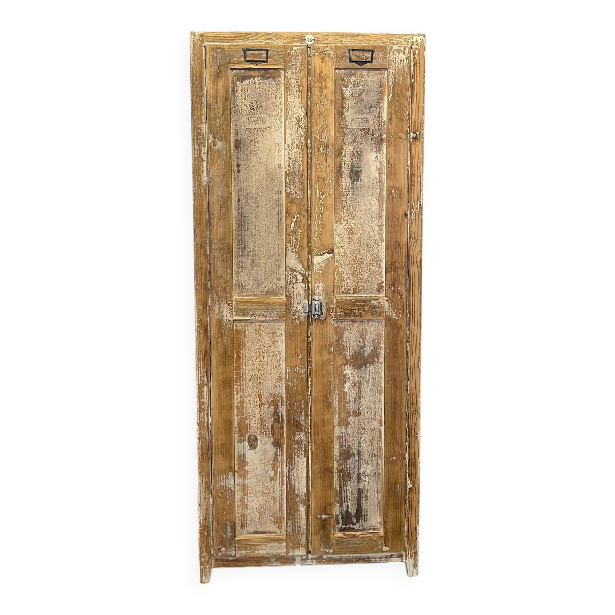 Antique patinated cloakroom
