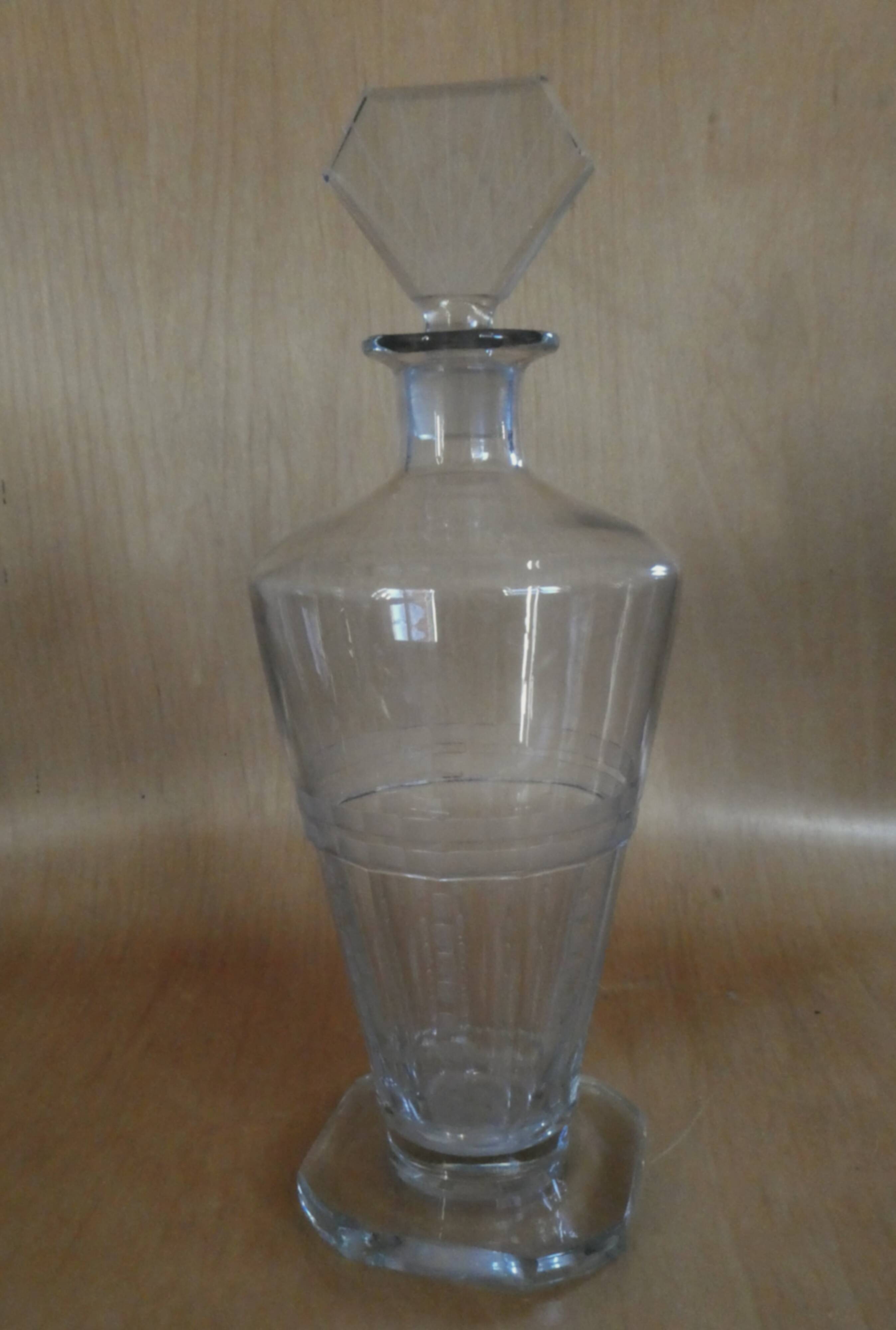 Elegant and refined Art Deco crystal carafe with a geometric design