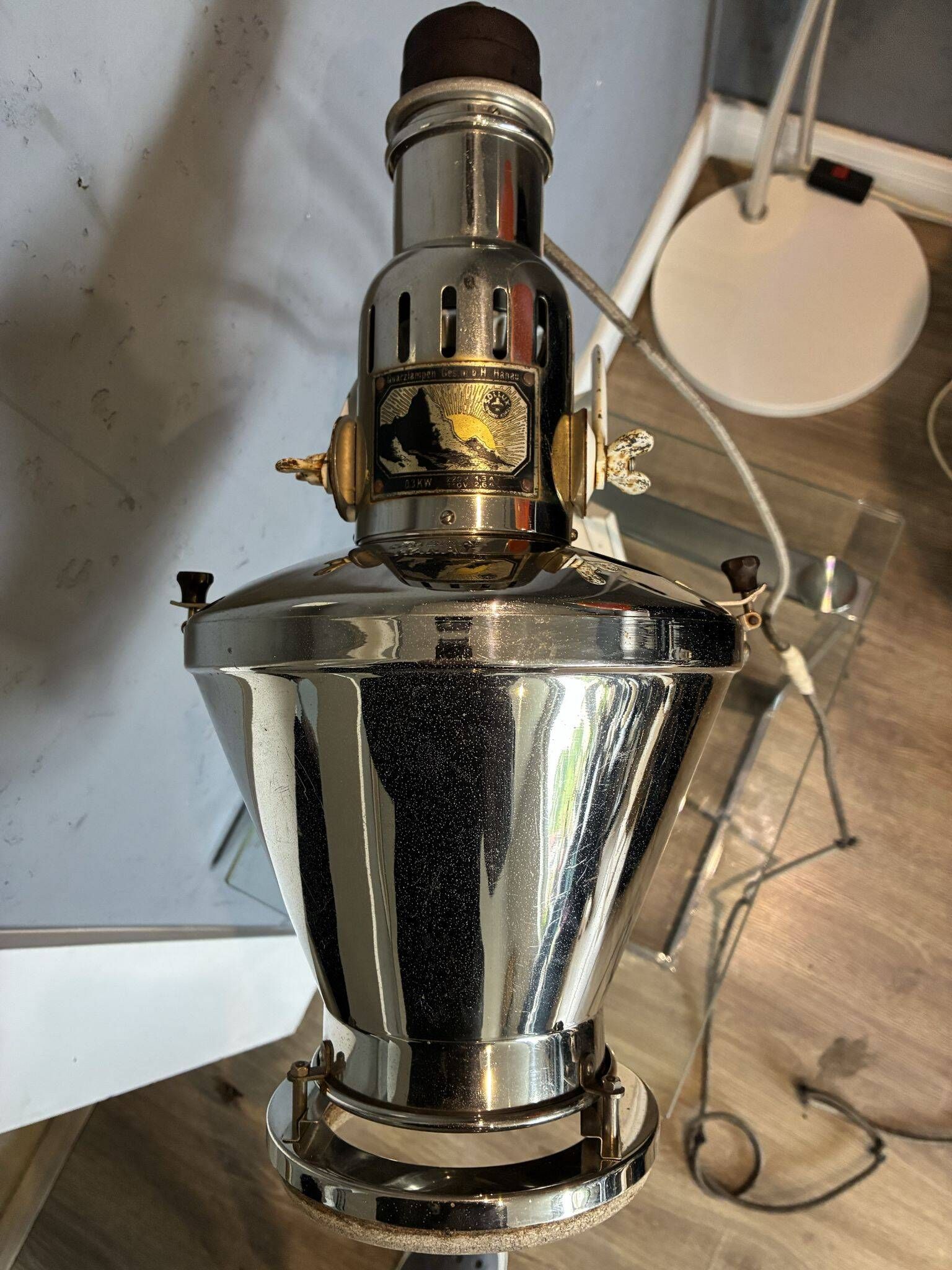 Hanau Sollux medical lamp, industrial design, 1940s