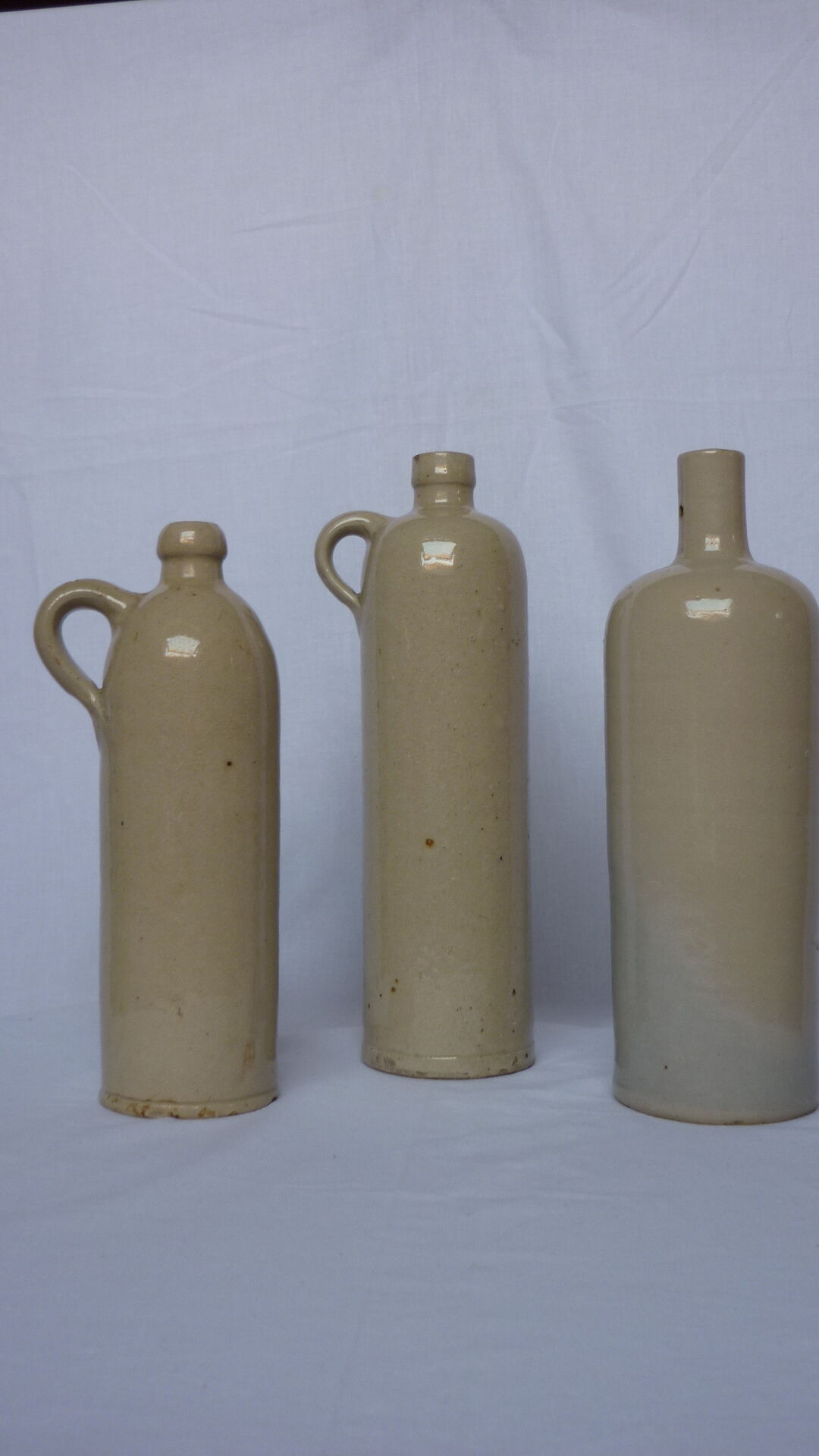 Trio de bouteilles en grès