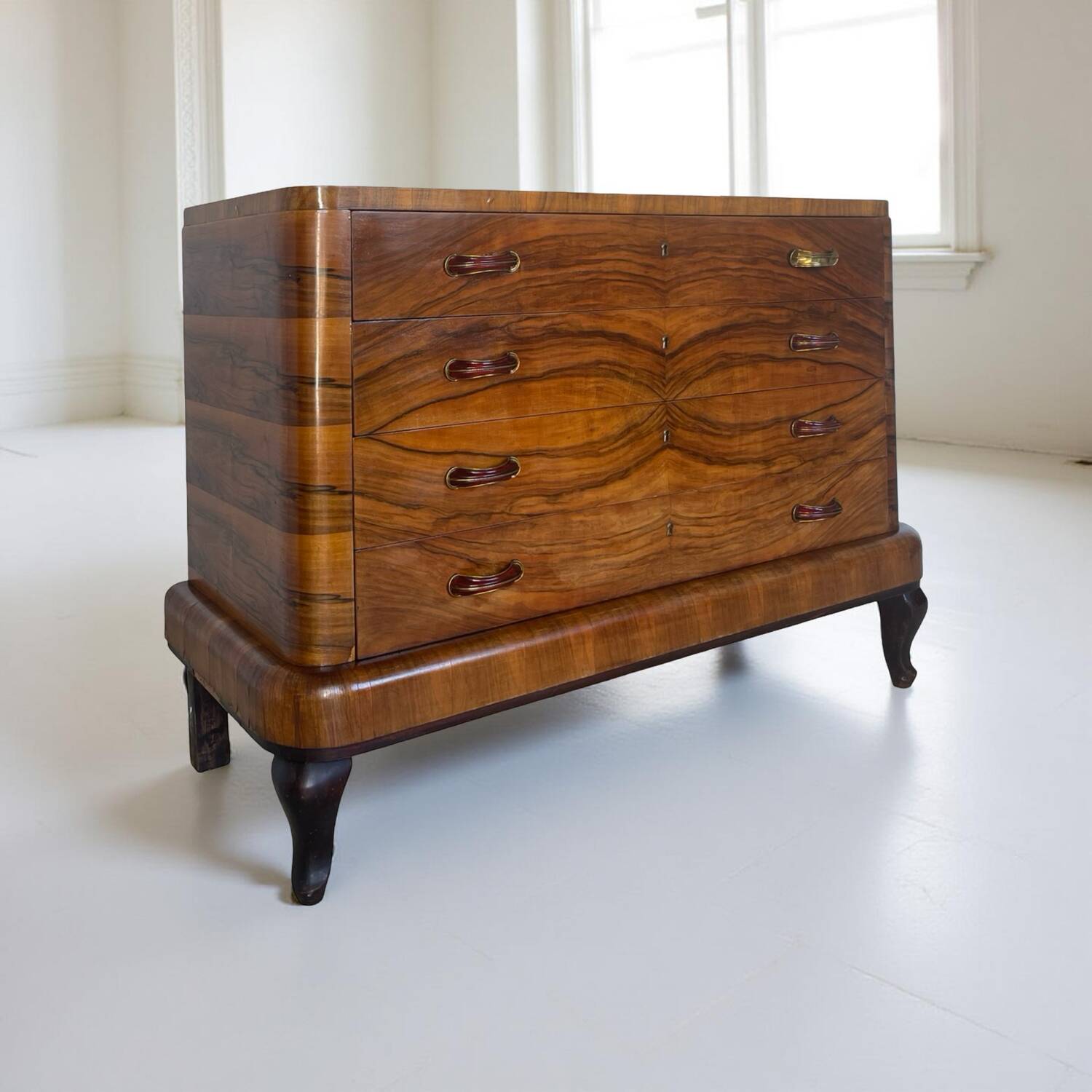 Commode italienne Art déco en ronce de noyer, années 1930
