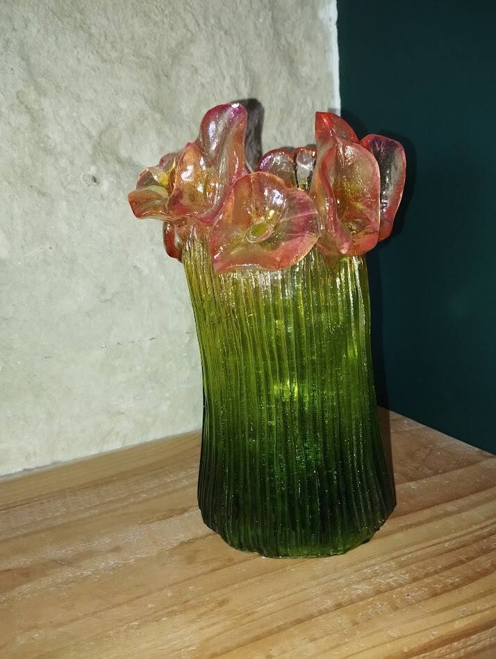 Pair of vintage bakelite vases resembling tulips – 1940s/50s