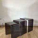 Ensemble de 3 tables basses gigognes en plexi fumé / violet années 70