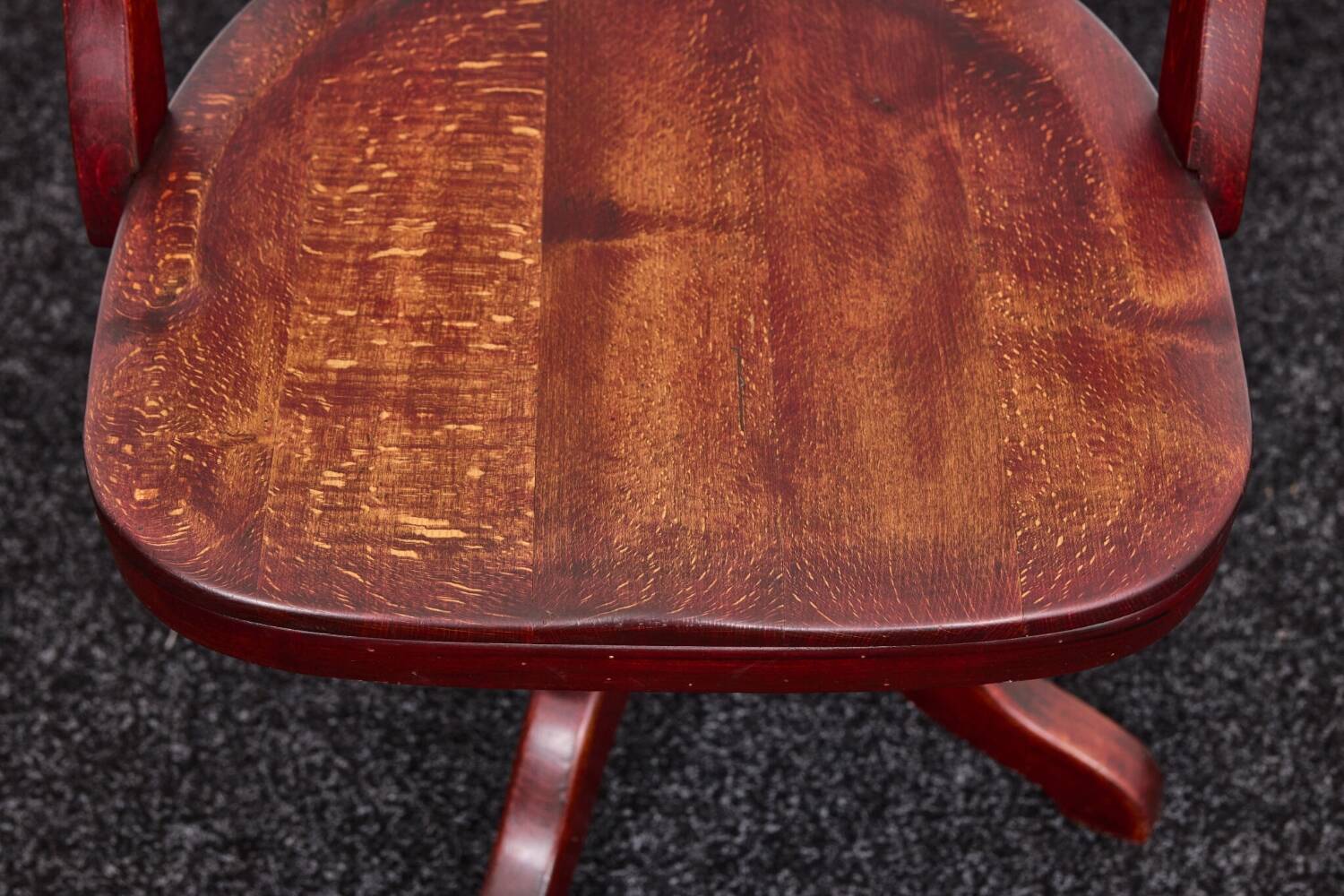 Chaise de bureau Capua d'Adolf Loos – N° 669 – Hêtre, teinte acajou – 1923