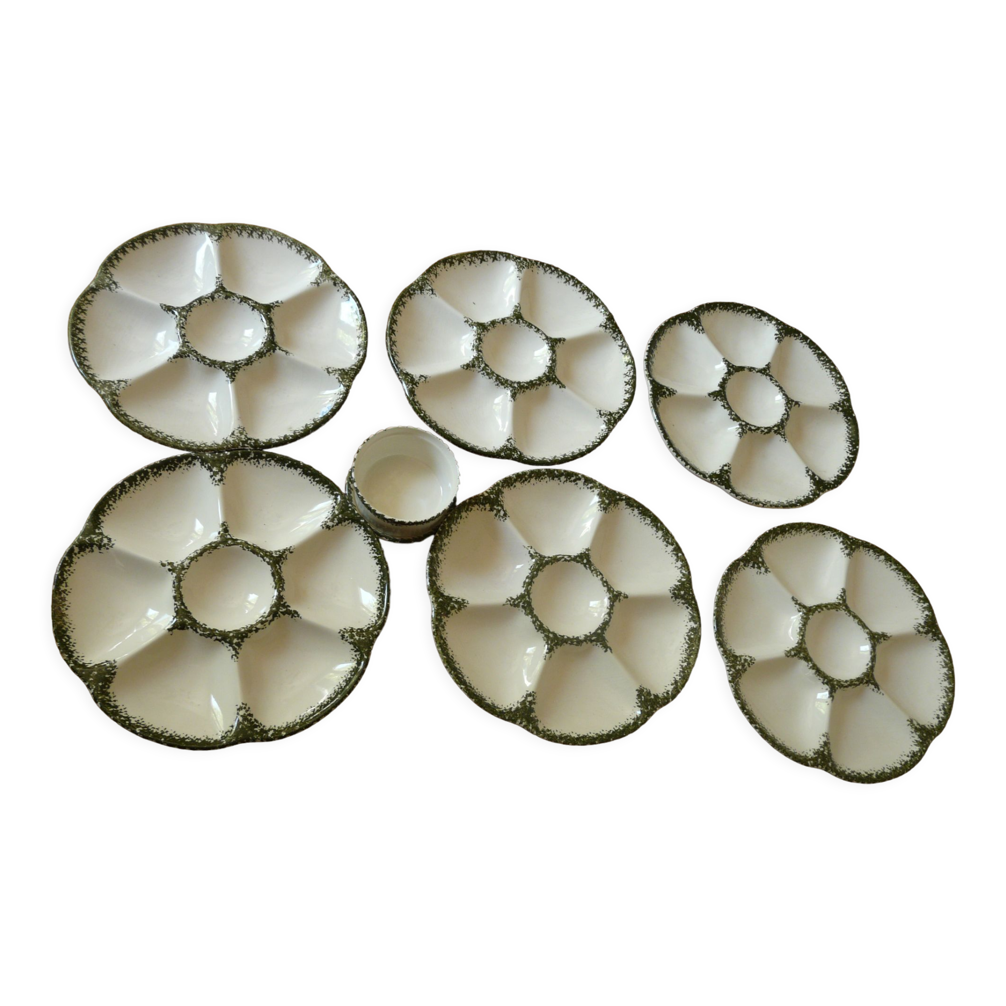 6 oyster plates, 1 ramekin and 1 cup from the Gien factory
