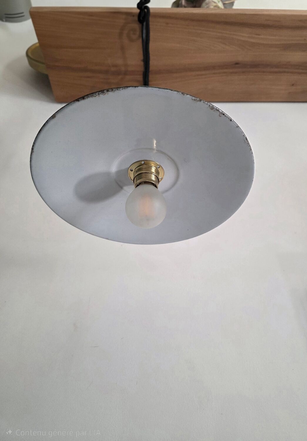 Vintage enamelled sheet metal lamp